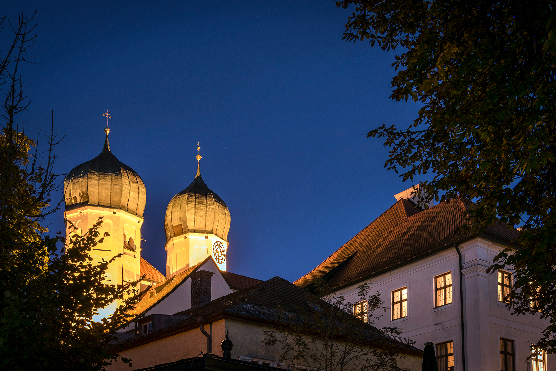 Zwiebeltürme Kloster Seeon bei Nacht