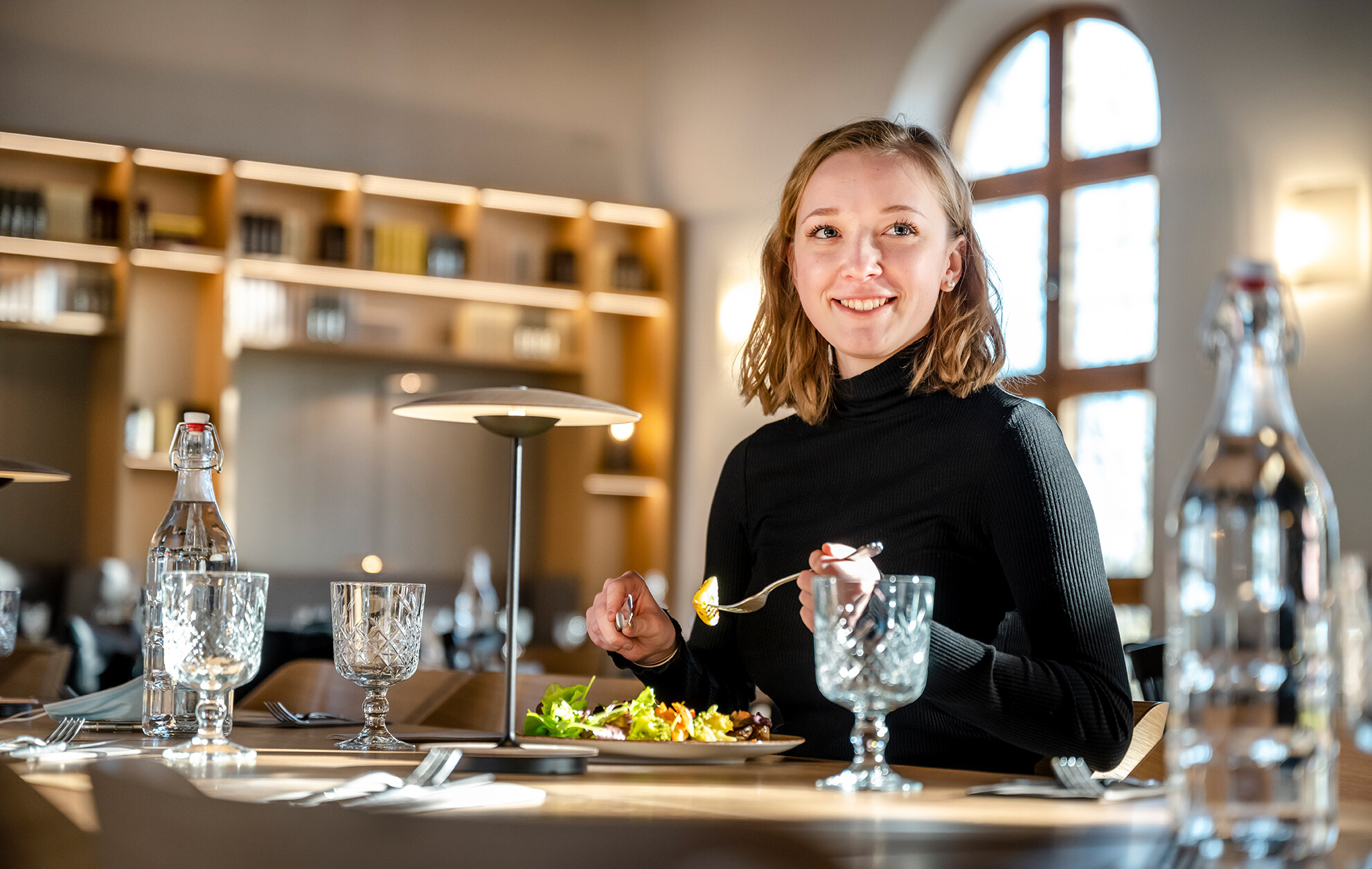 Seminargast beim Mittagessen