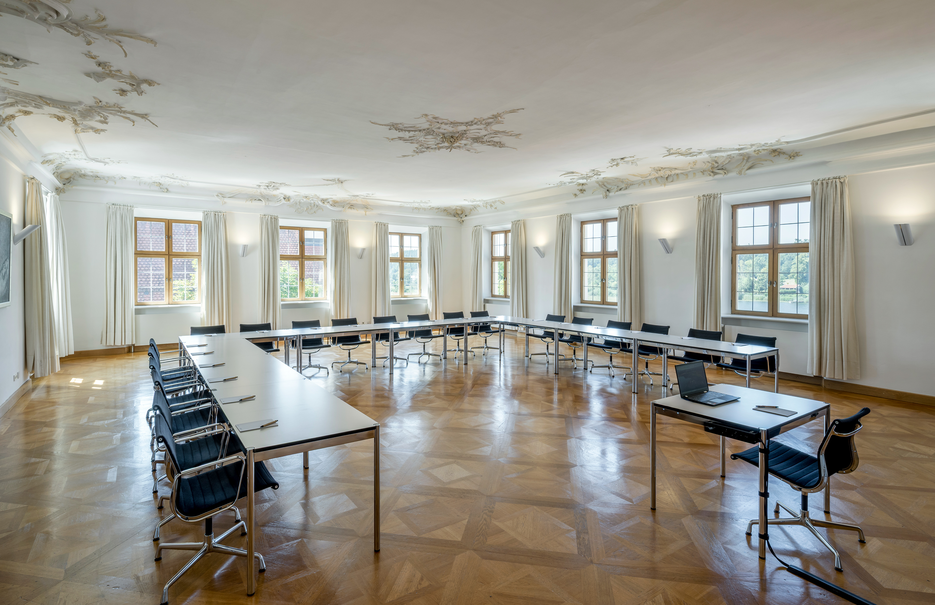 Musiksaal Blick in den Raum vom Eingang