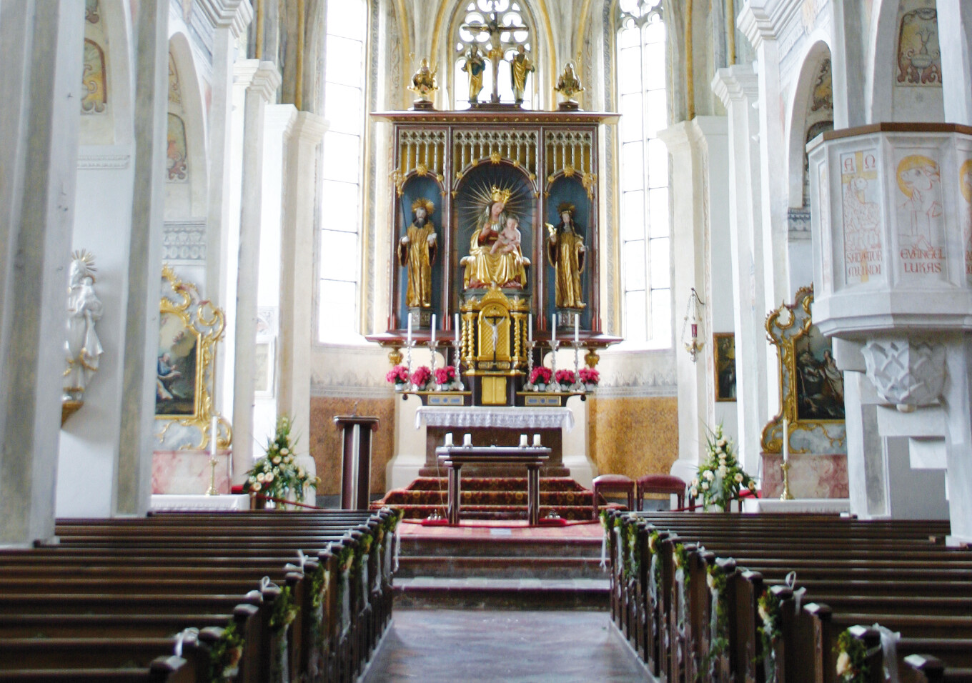 Blick in den Altarraum der ehemaligen Klosterkirche St. Lambert
