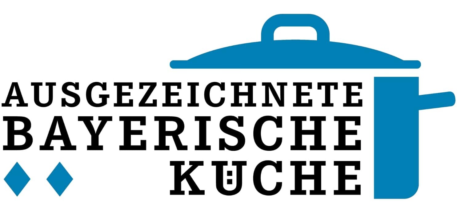 Ausgezeichnete Bayerische Küche Logo mit blauem Kochtopf mit Deckel und zwei blauen Rauten 