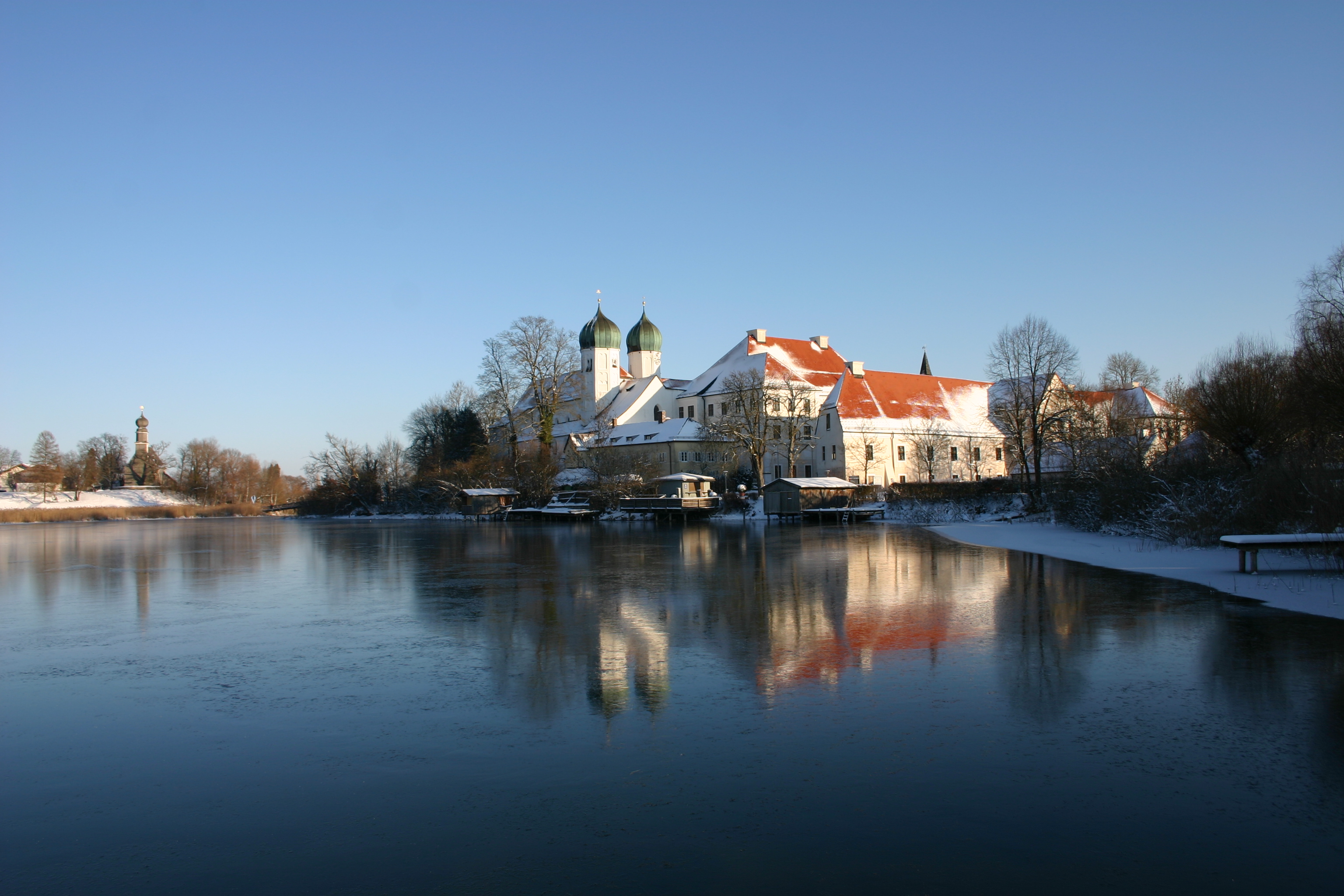 Kloster Seeon im Winter - Ansicht von Westen