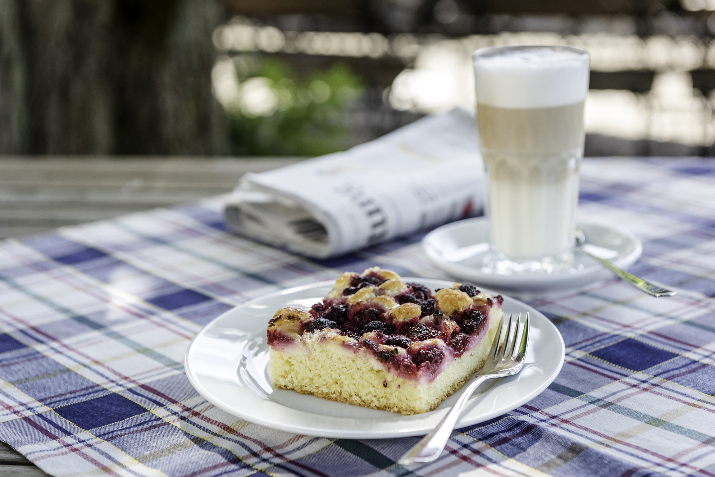 Kaffee und Kuchen auf der Seeterrasse Kloster Seeon