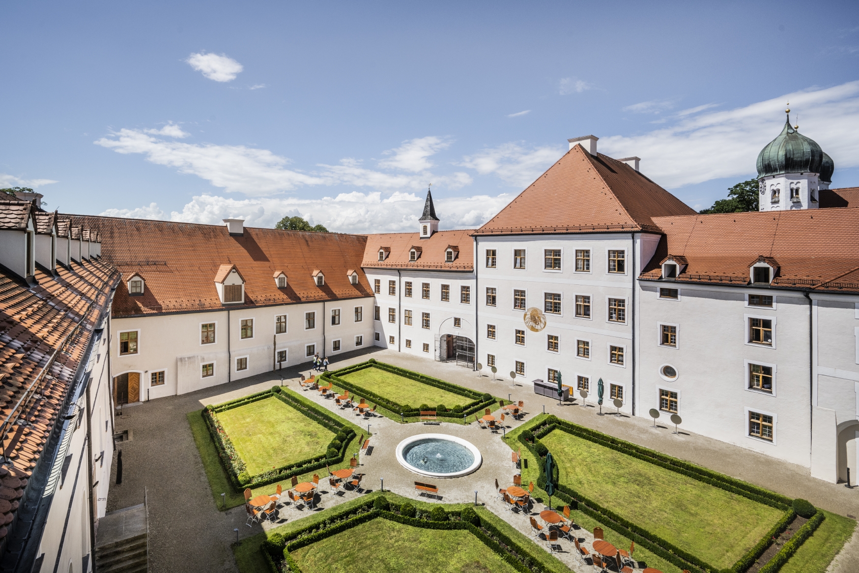 Blick vom Fenster in den Innenhof