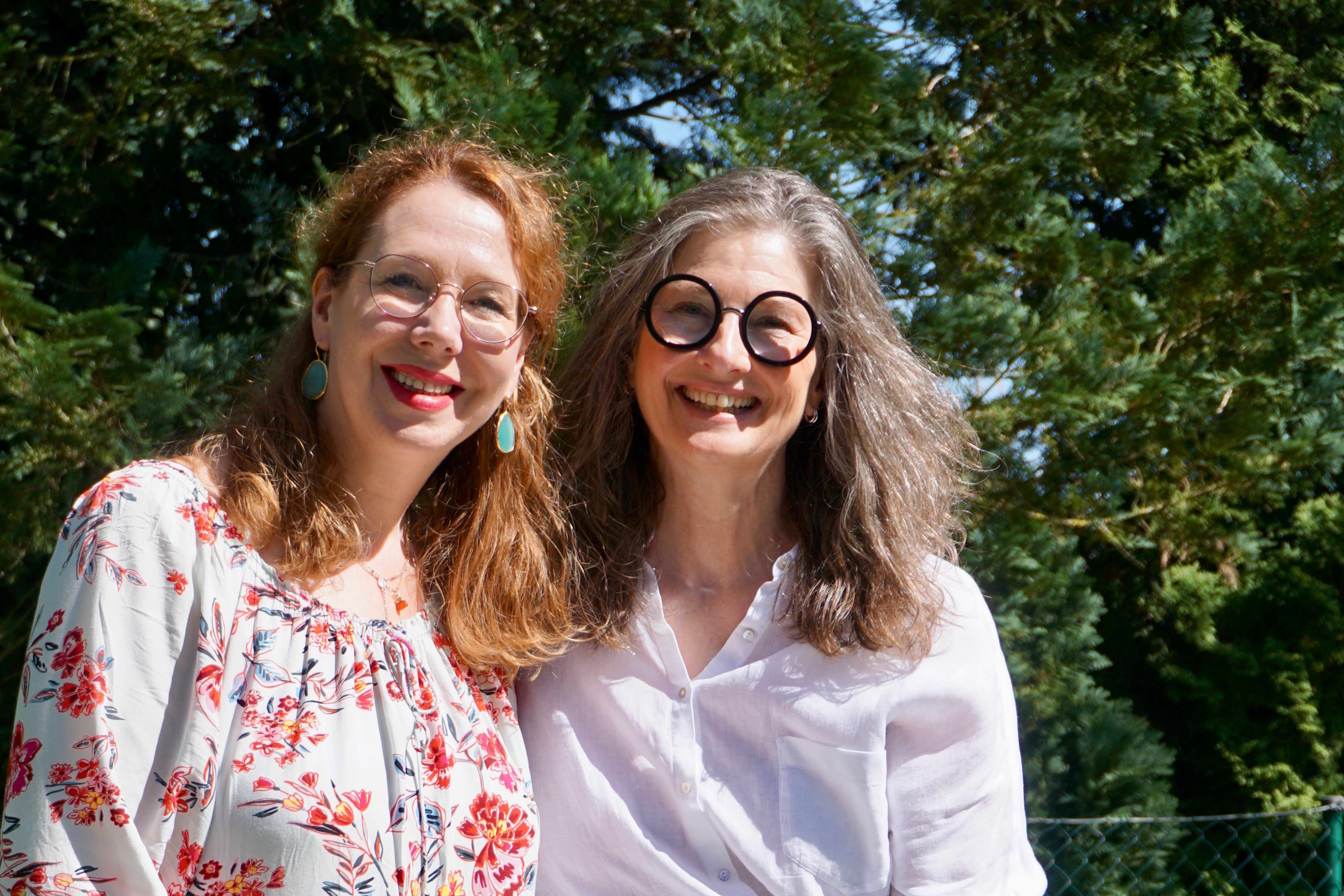Ursula Kollritsch und Katja von Eysmondt, Kursleiterin der Schreibworkshops in Kloster Seeon.