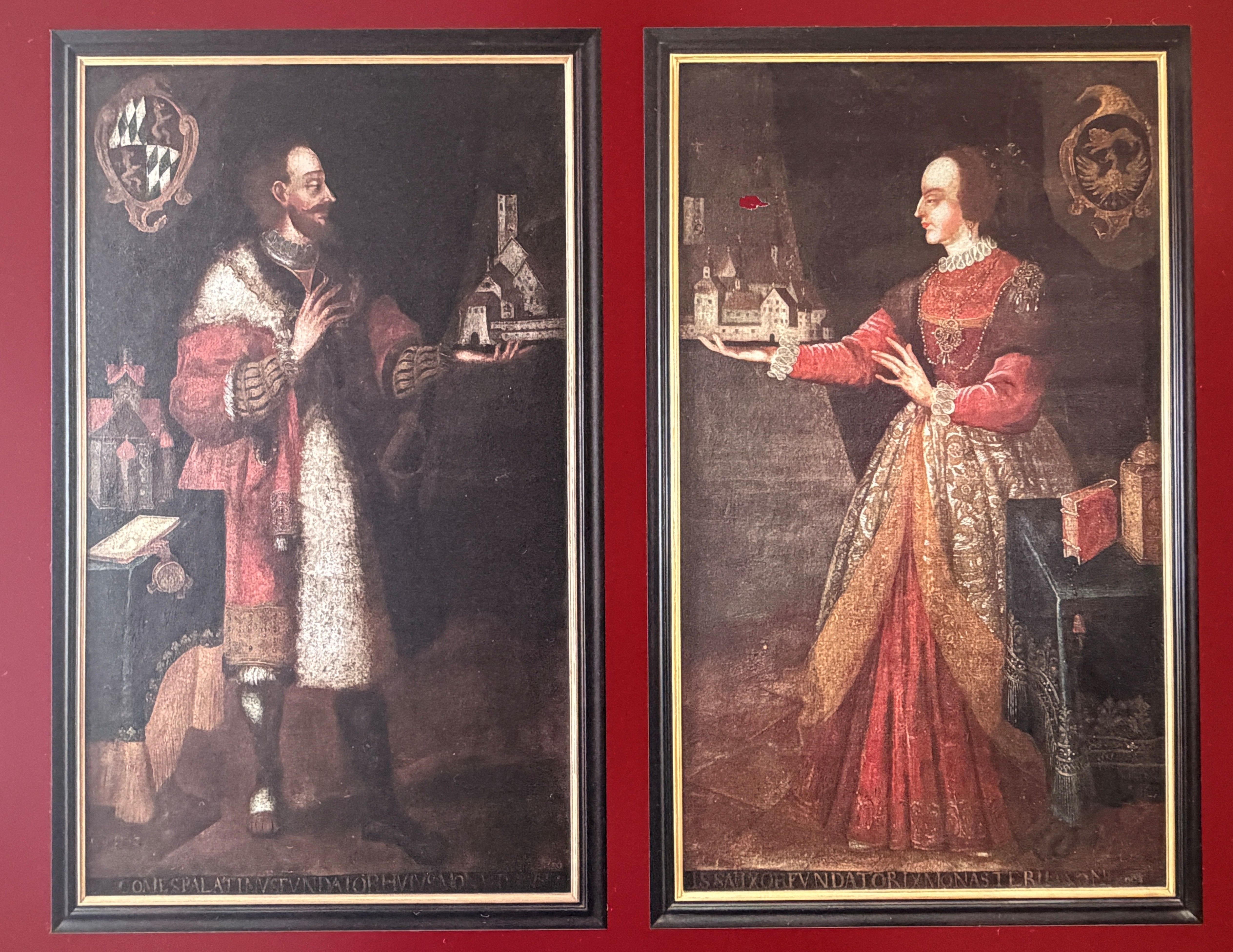 Gem&auml;lde von Adala und Aribo, der Gr&uuml;nder von Kloster Seeon auf einer Schauftaufel in der Dauerausstellung 