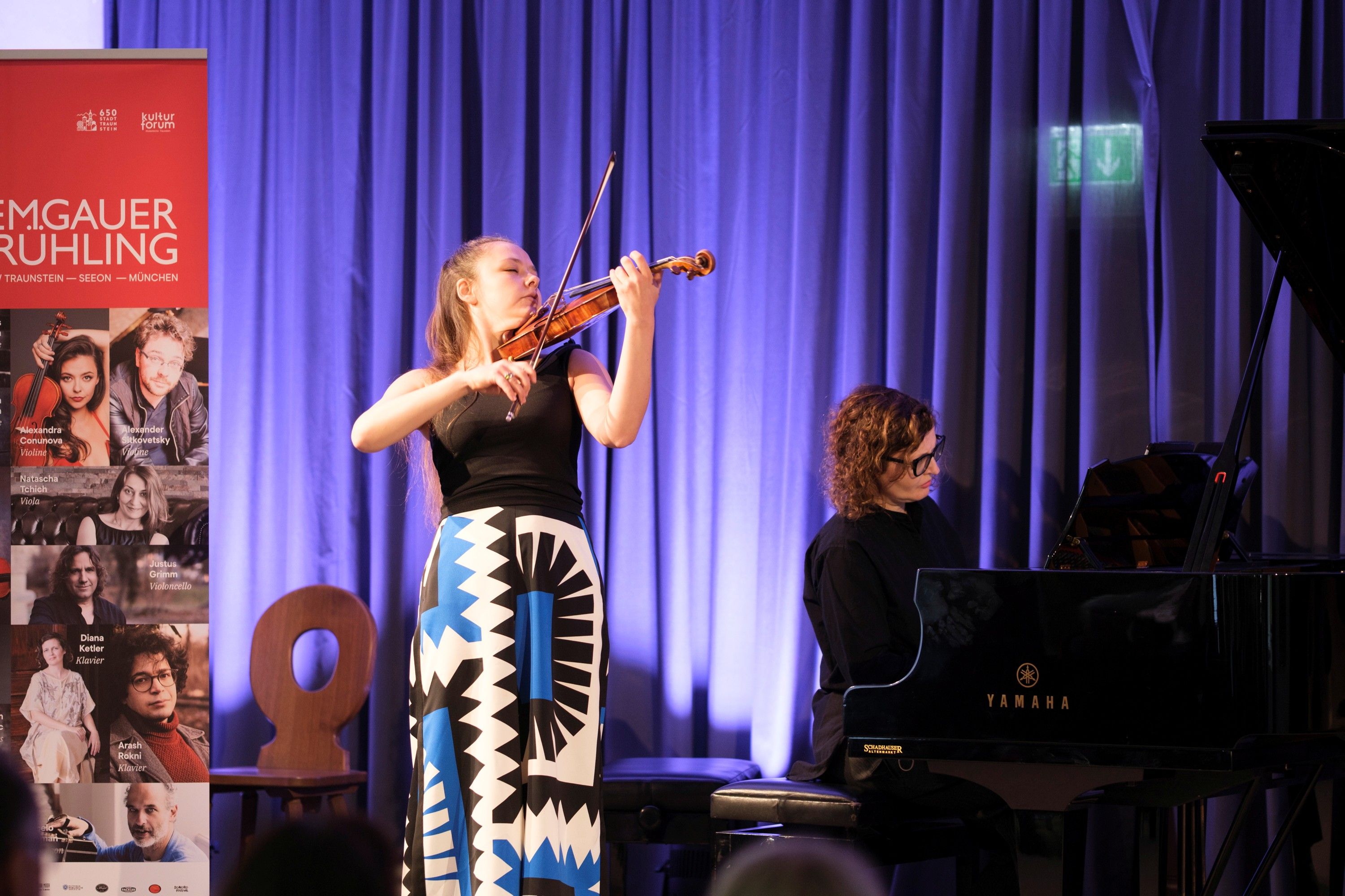 Alexandra Conunova, Diana Ketler beim Chiemgauer Musikfr&uuml;hling 2025 im Festsaal von Kloster Seeon. 